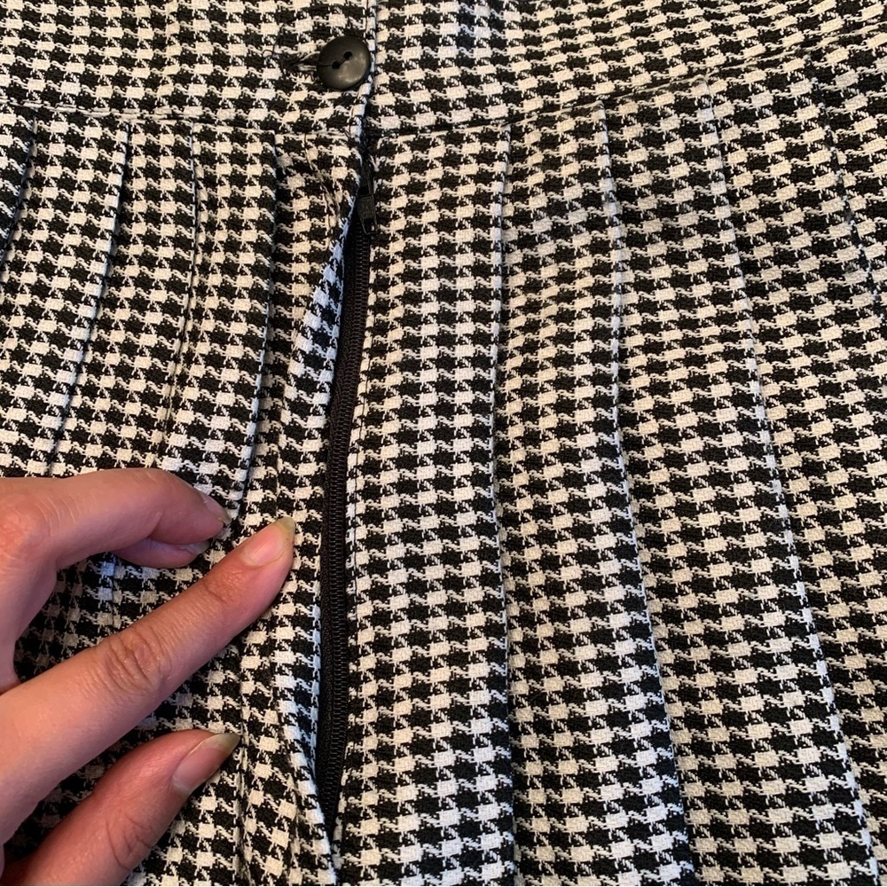🌟 Vintage Elegance: Kips Bay A-Line Pleated Skirt in Black and White  🌟 - Picture 9 of 11